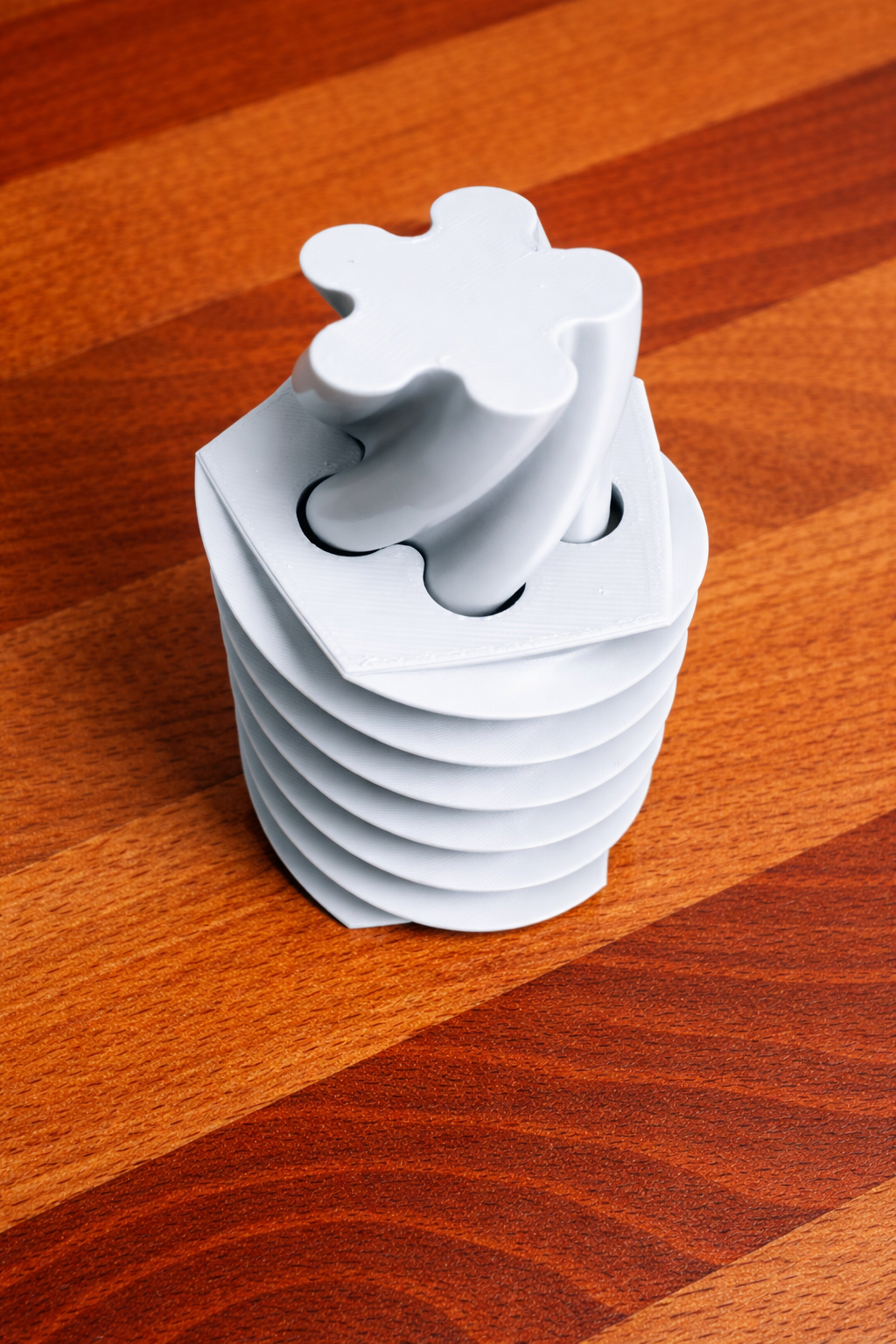 Miniatura 2 do modelo 3D Twisted Pentagon Passthrough
