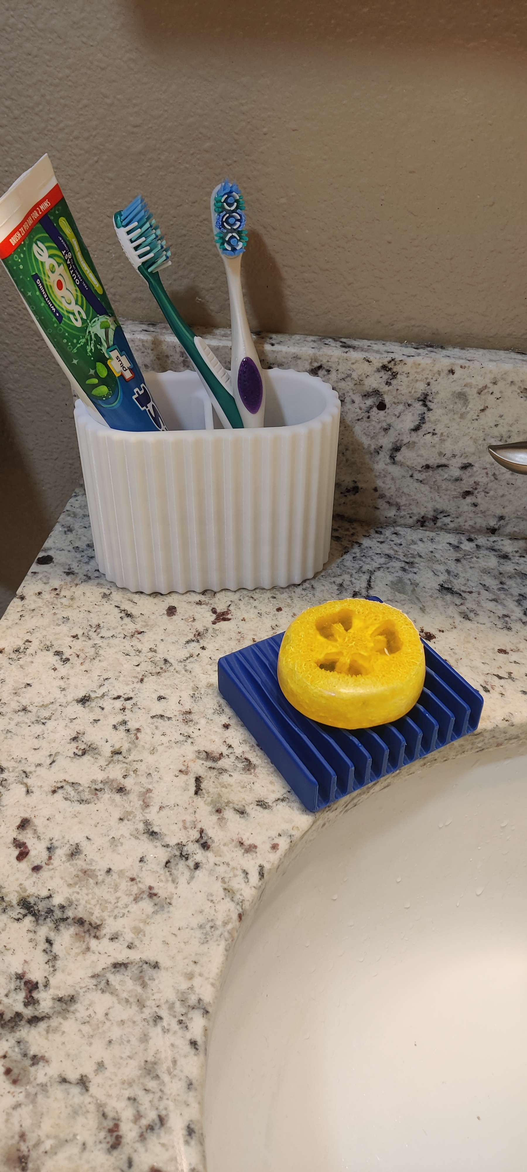 Miniatura 3 do modelo 3D Toothbrush holder