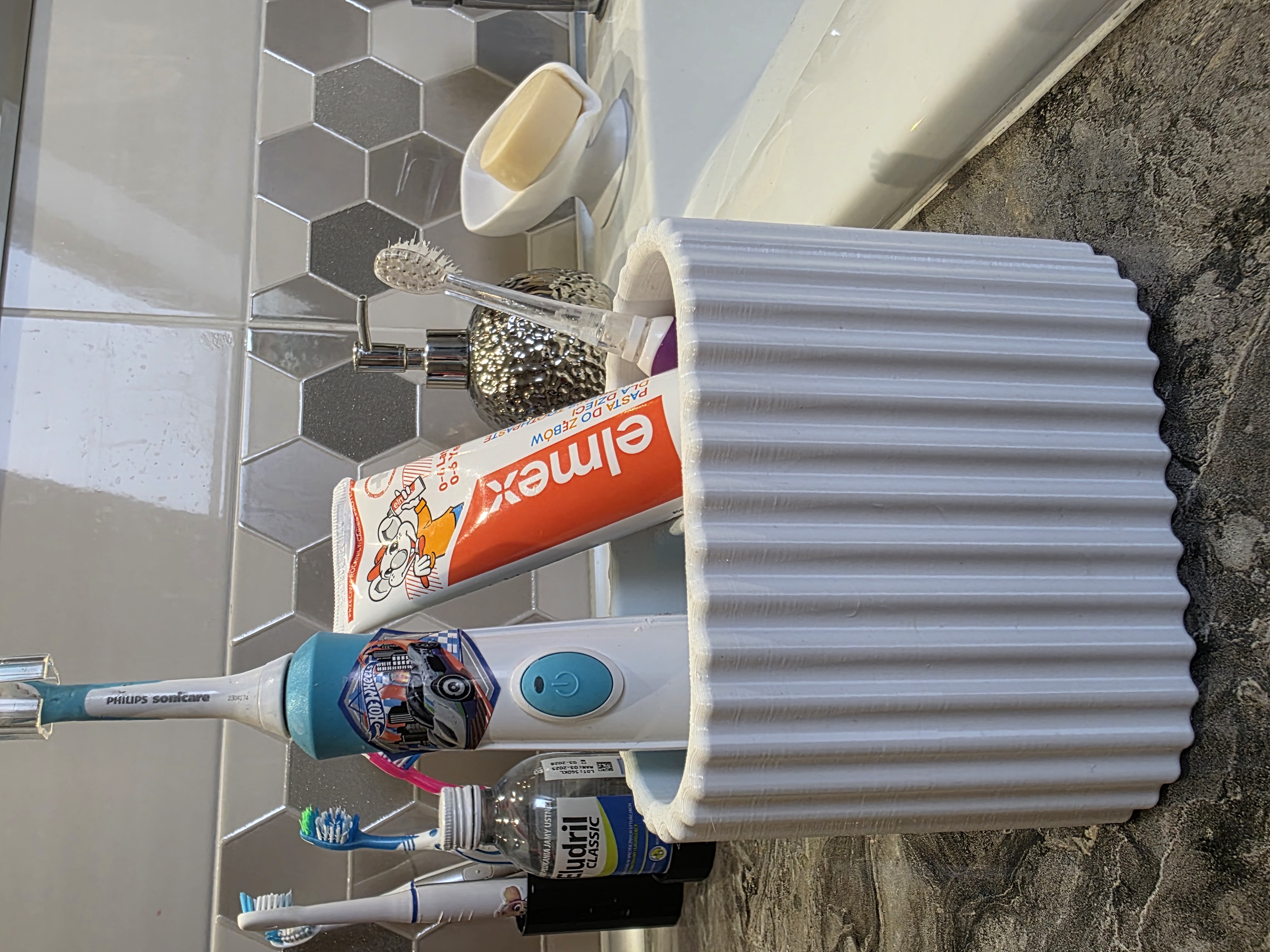 Miniatura 5 do modelo 3D Toothbrush holder