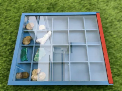 BOX FOR MINERALS AND FOSSILS