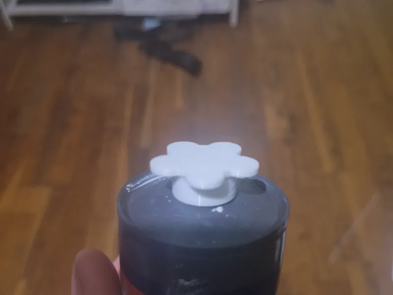 bouchone tube de colle et silicone