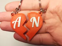 Porte-clés cœur brisé à initiale (toutes lettres) — photo 1