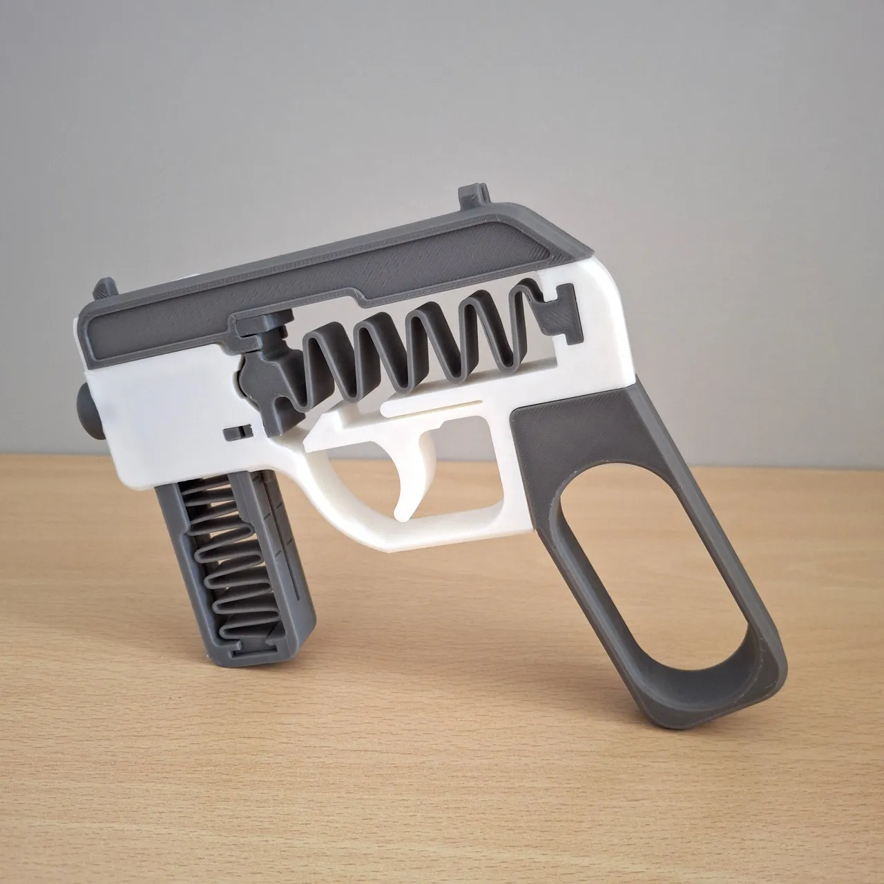 Spring Gun V5 - Shoots fake bullets with magazine view 3