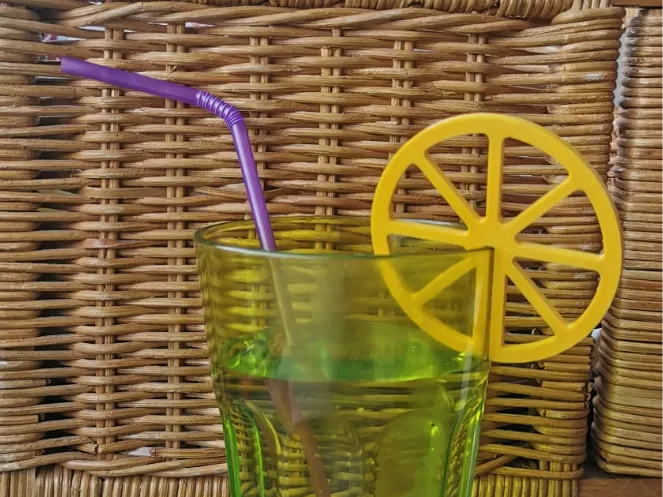Lemon slice prop for cocktail glass