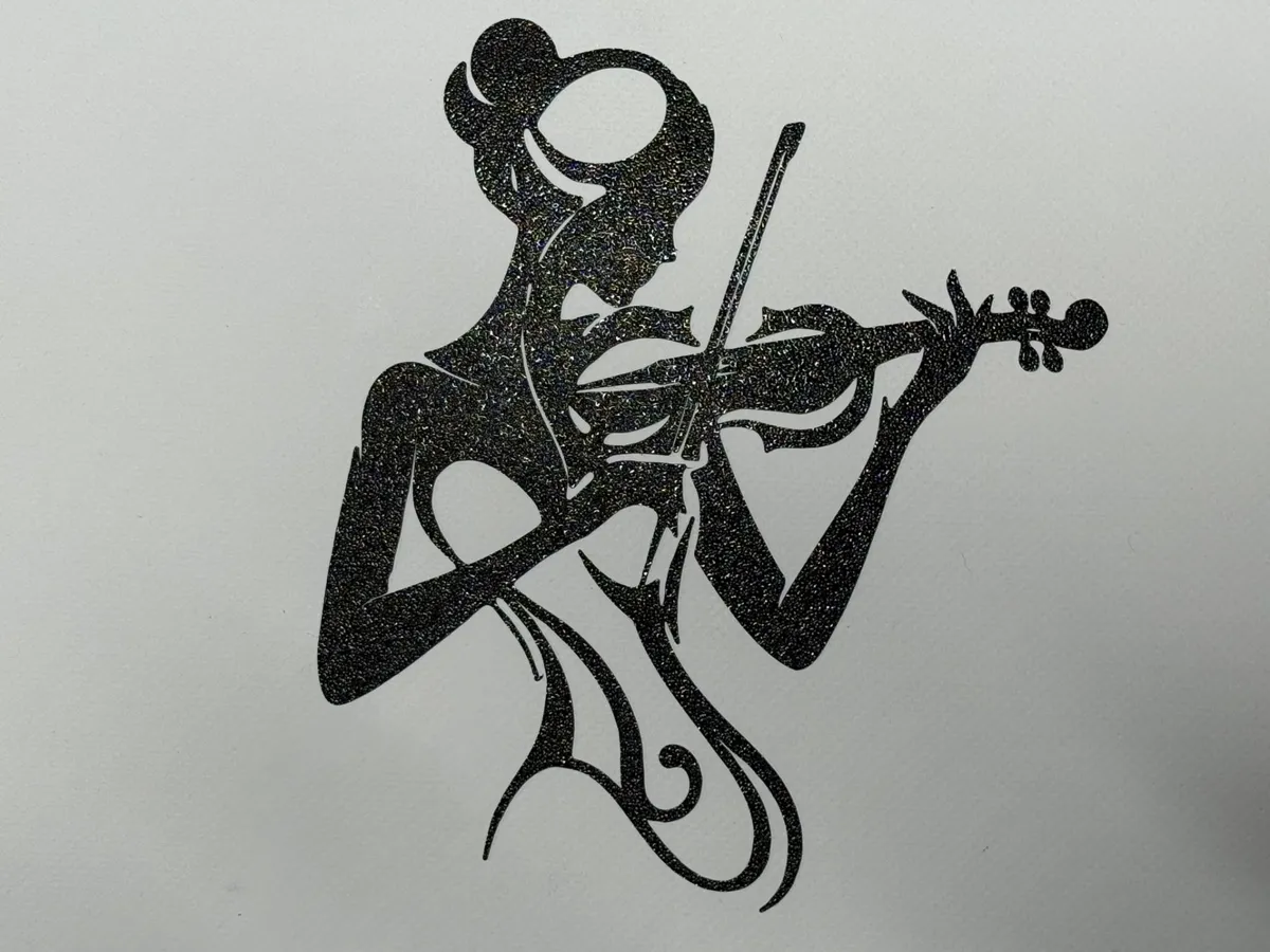 Silhouette d'une violoniste (décoration murale)