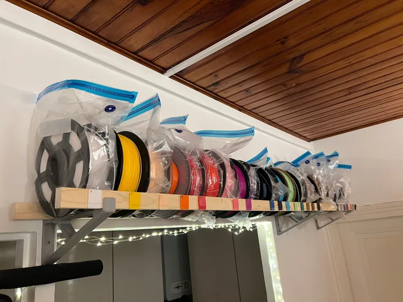 Bracket for 3D filament rack