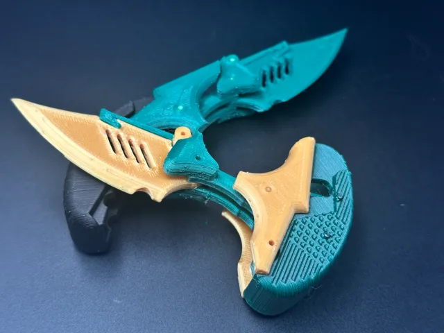 Folding knife can transform into a short bayonet