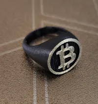 Gold face with print supports