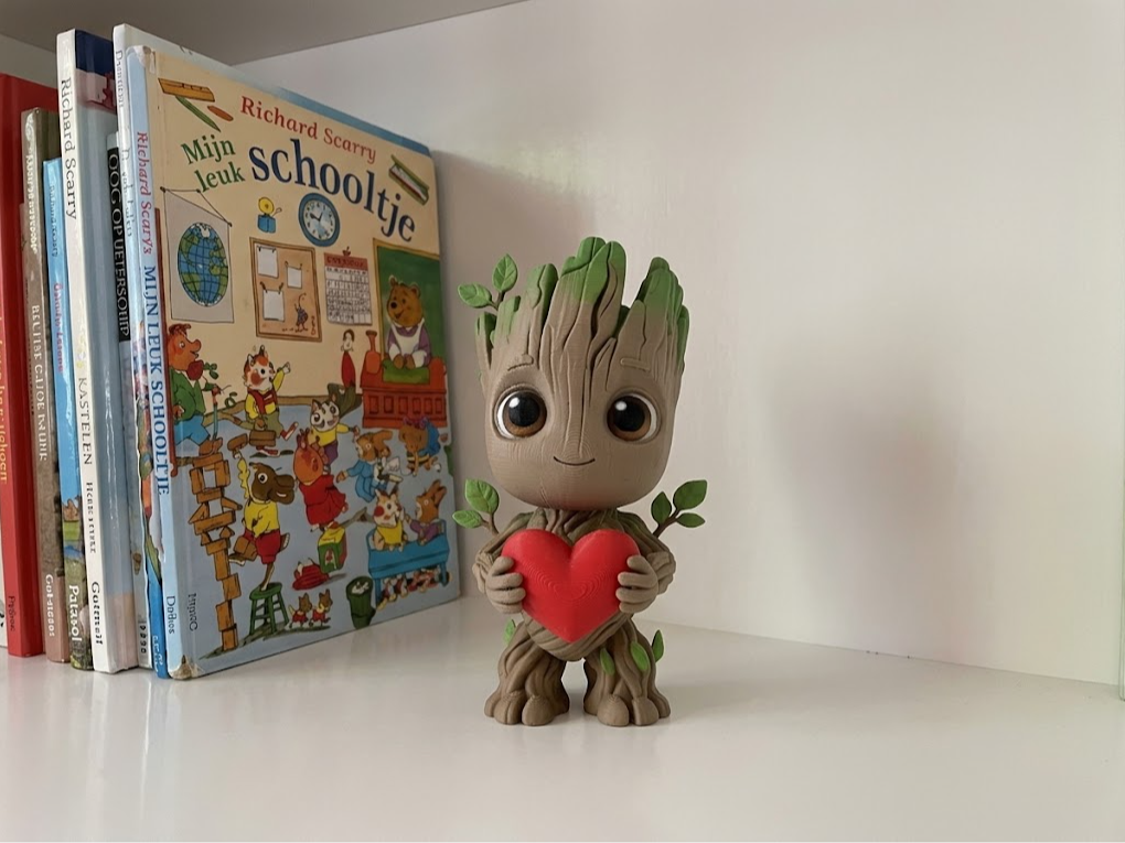 Baby Groot Holding Heart Figure | Marvel - 1