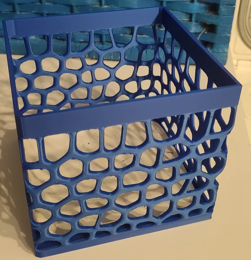 voronoi-style vase/container
