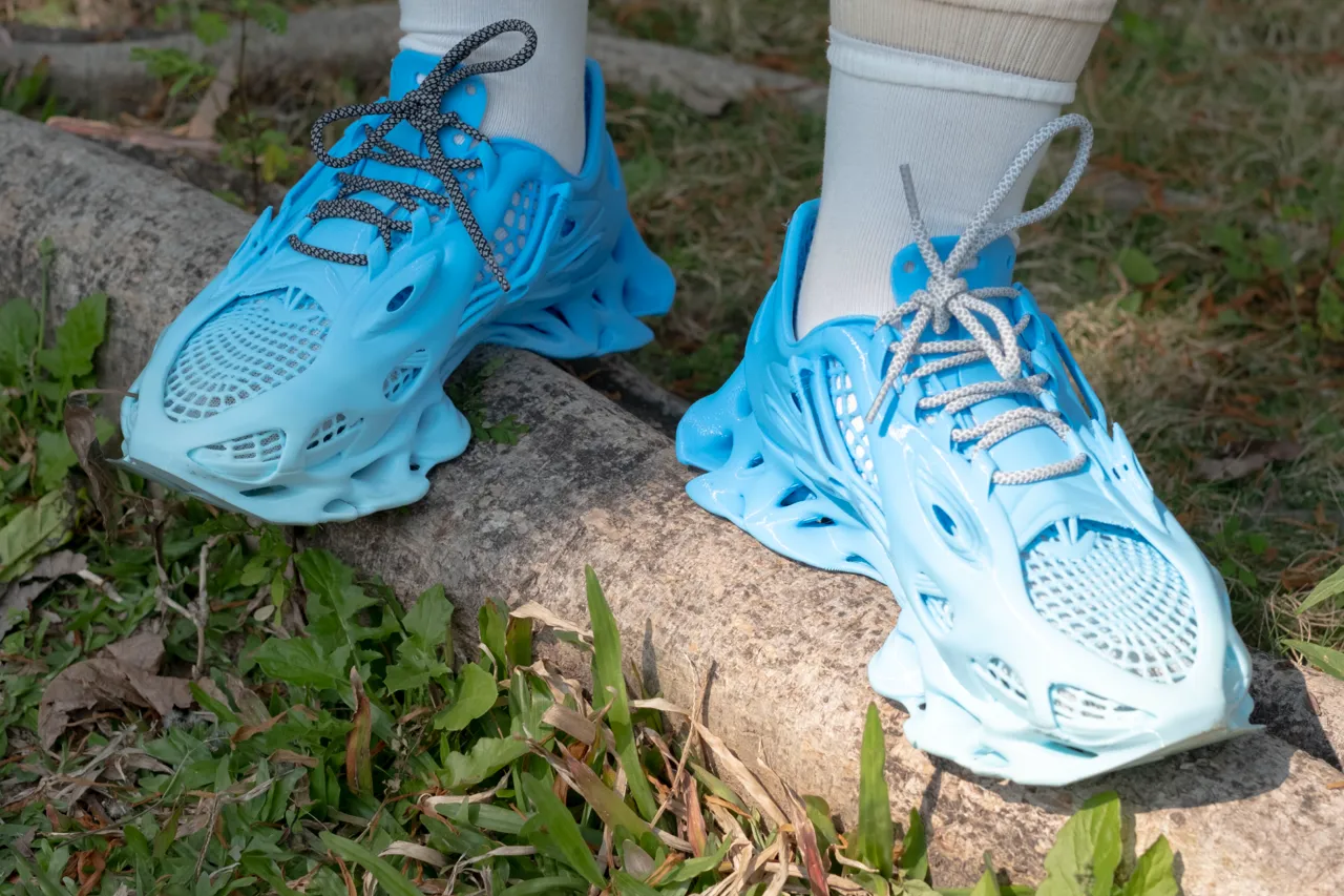 Whaleberry - a 3D printed thick-soled casual shoe view 2