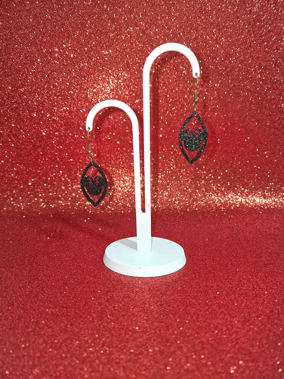Minnie in a drop earrings view 3