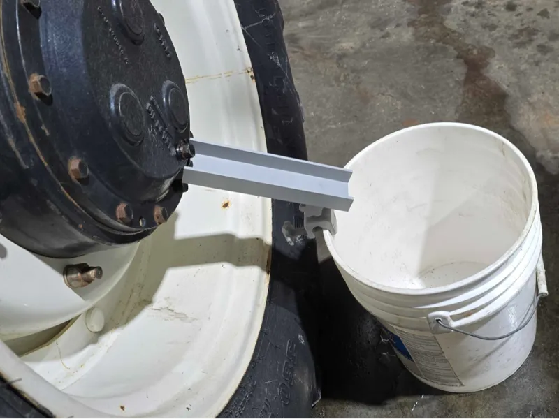 Planetary Oil Drain Funnel – Bucket Mounted Guide