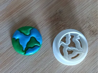 Earth Modeling Clay Mold