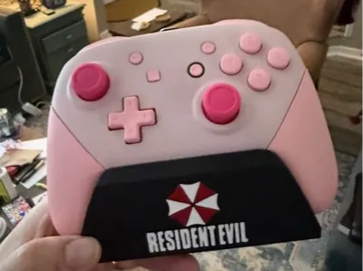 Resident Evil Switch Pro Controller Stand
