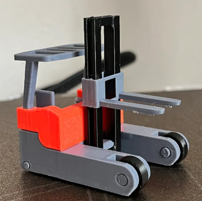 Reach truck 