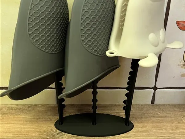 Simple kitchen gloves organizer