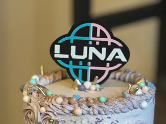Huntr/x Kpop demon hunter topper cake