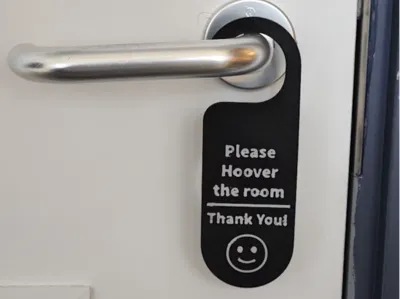 Please hoover the room sign