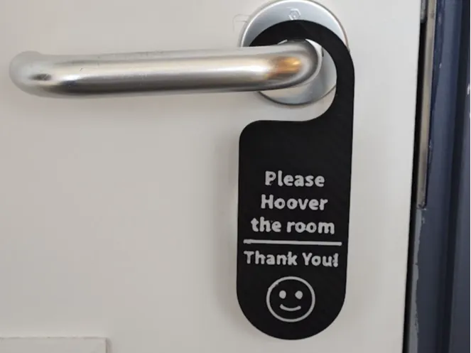 Please hoover the room sign