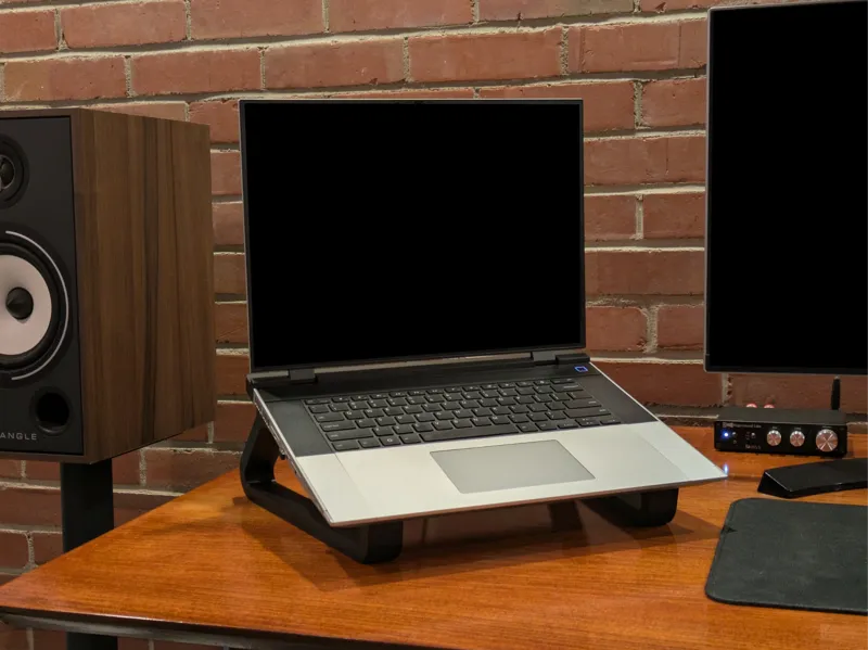 Framework Laptop 16 stand