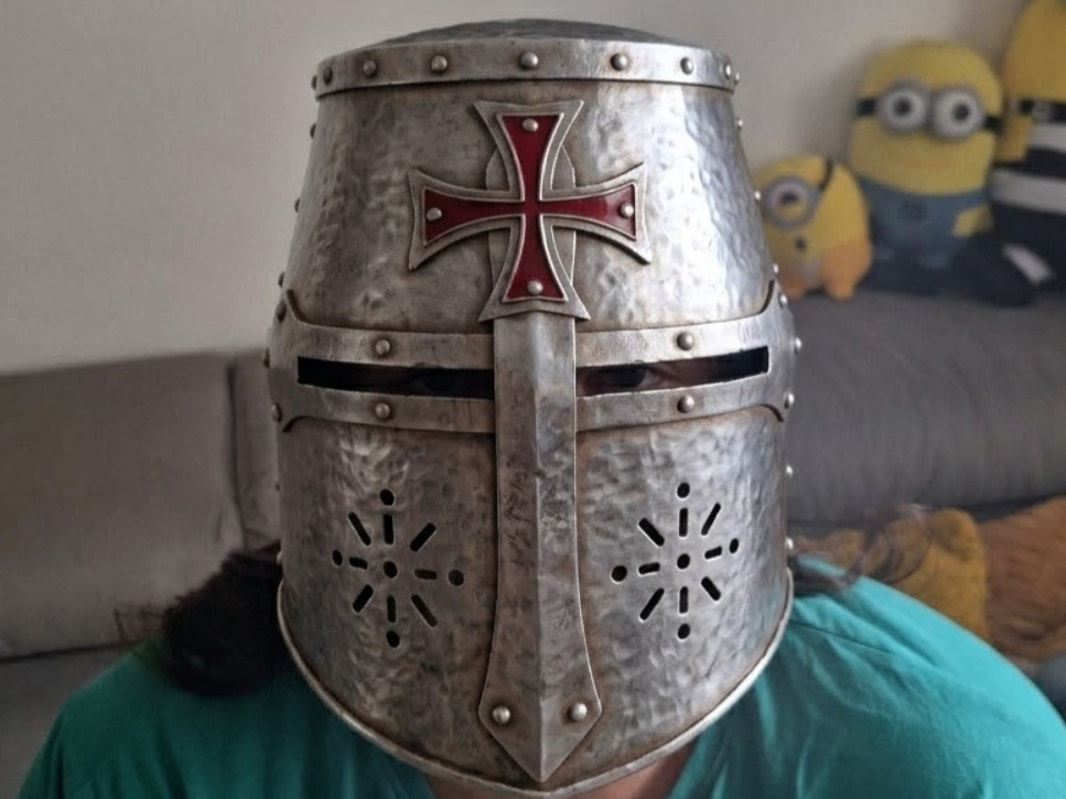 Tragbarer Templar Helm