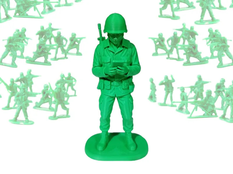 Distracted Toy Soldier_albericomaker