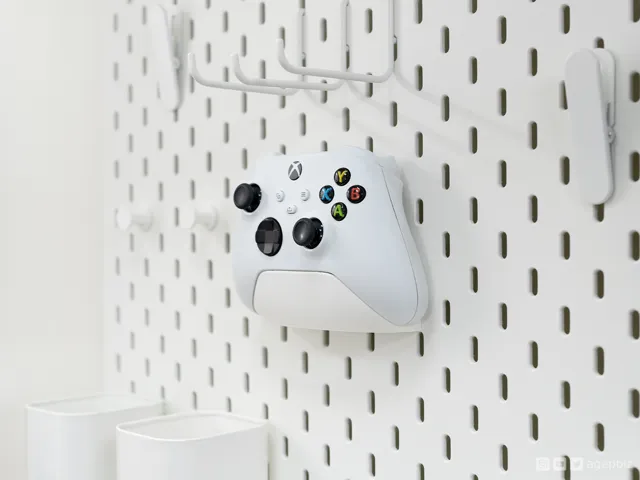 Xbox Controller Stand for IKEA SKÅDIS Pegboard