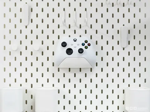 Xbox Controller Stand for IKEA SKÅDIS Pegboard view 2