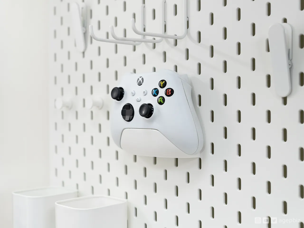 Xbox Controller Stand for IKEA SKÅDIS Pegboard view 3