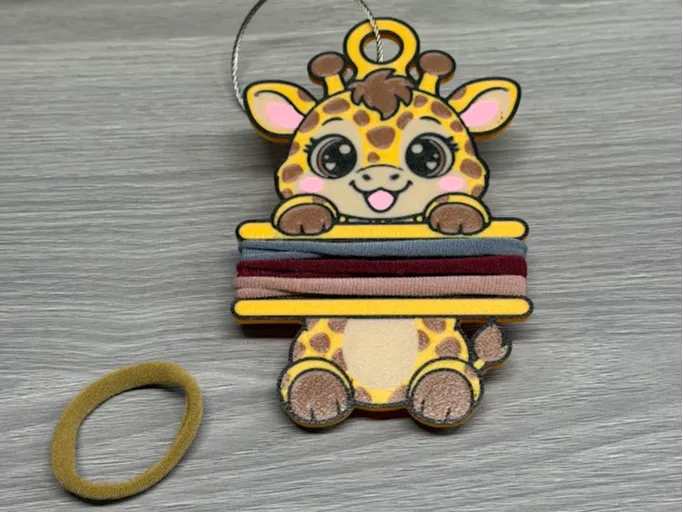 Accesorio para sujetar ligas de cabello: Giraffe Hair Tie Holder Keychain. Referencia del modelo original.