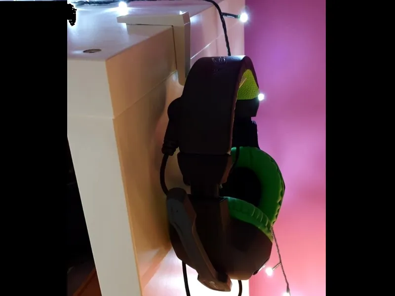 Shelf Hook Headphones Keys