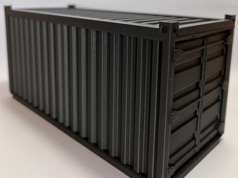 shippingcontainer with a sliding cover
