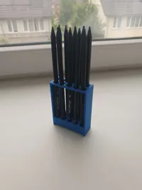 Pencil holder holiding 10 pencils - Precision and accuracy