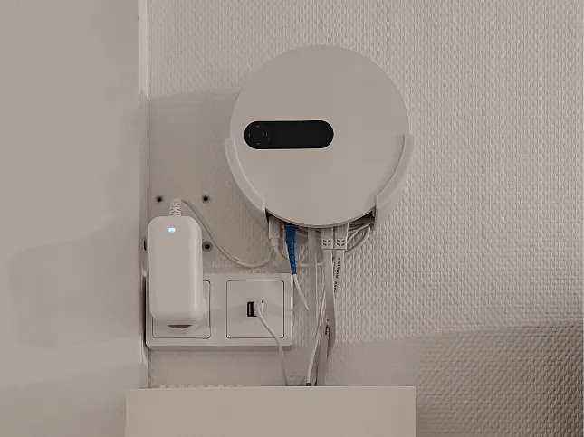 Support Mural Freebox Pop + Cable management