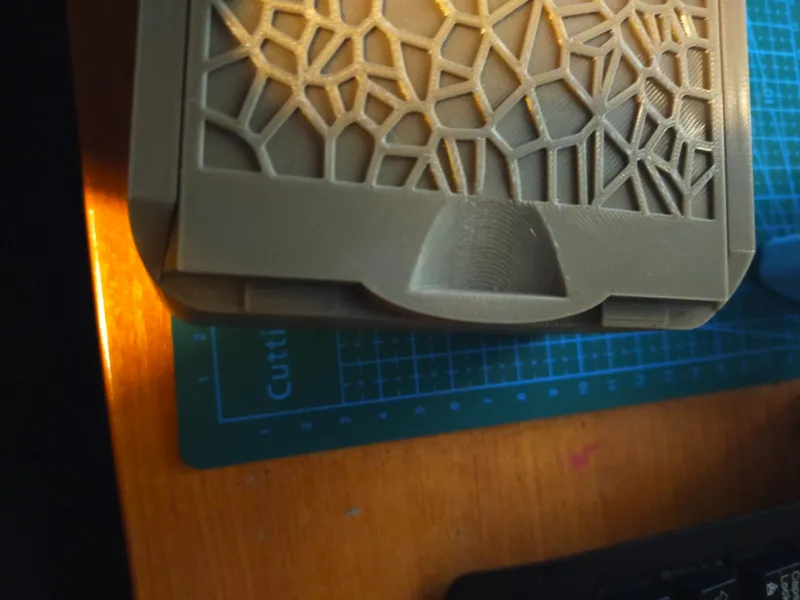 Voronoi Box with lockable slide-in cover
