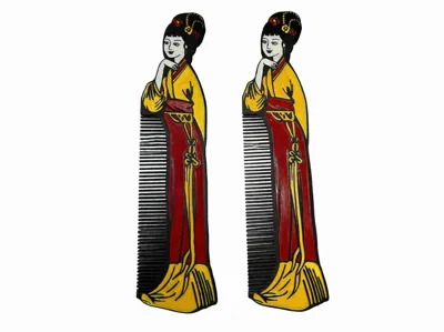 Japanese Woman Comb
