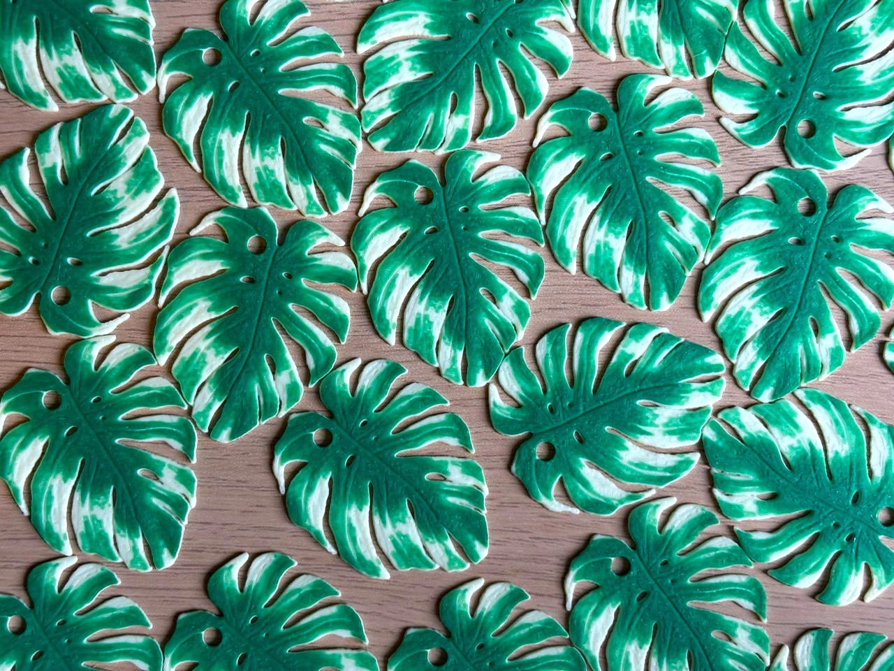 Monstera leaf keychain
