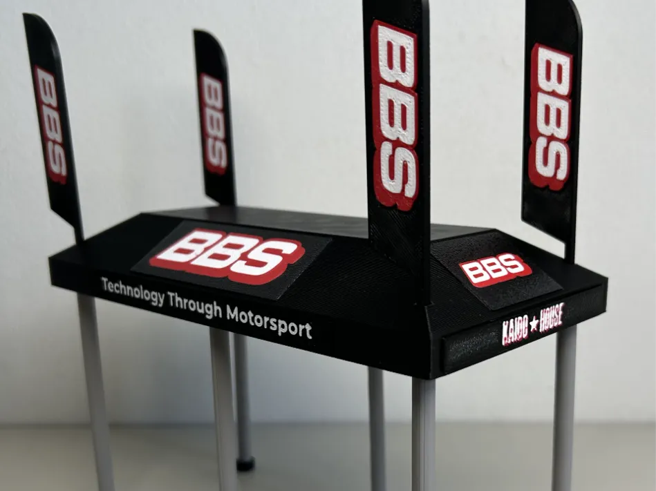 Escenografía en miniatura: Diorama BBS tenda 1:64. Referencia del modelo original.