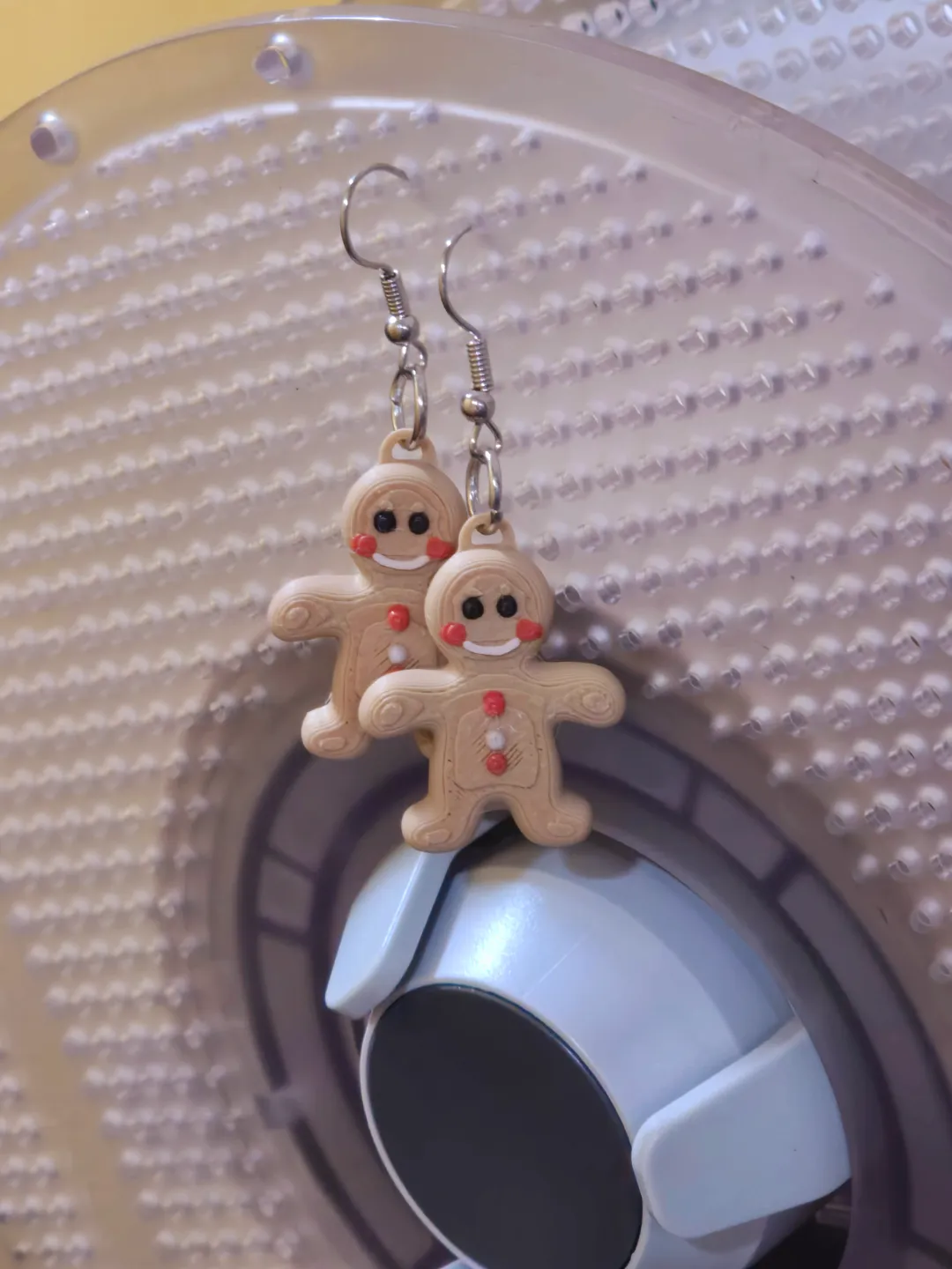 3D Gingerbread men earrings view 2