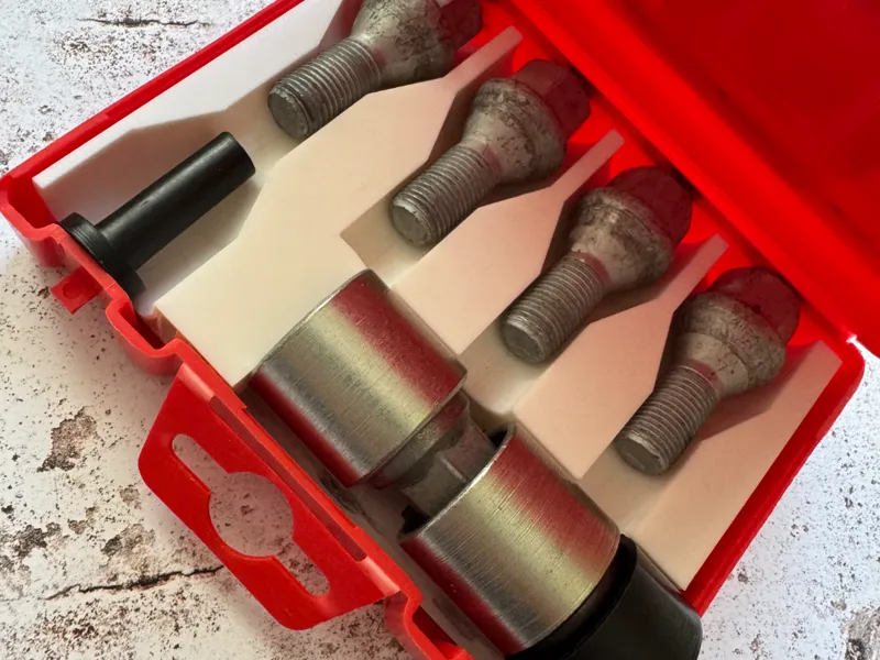 Locking wheel bolts box Alfa Romeo