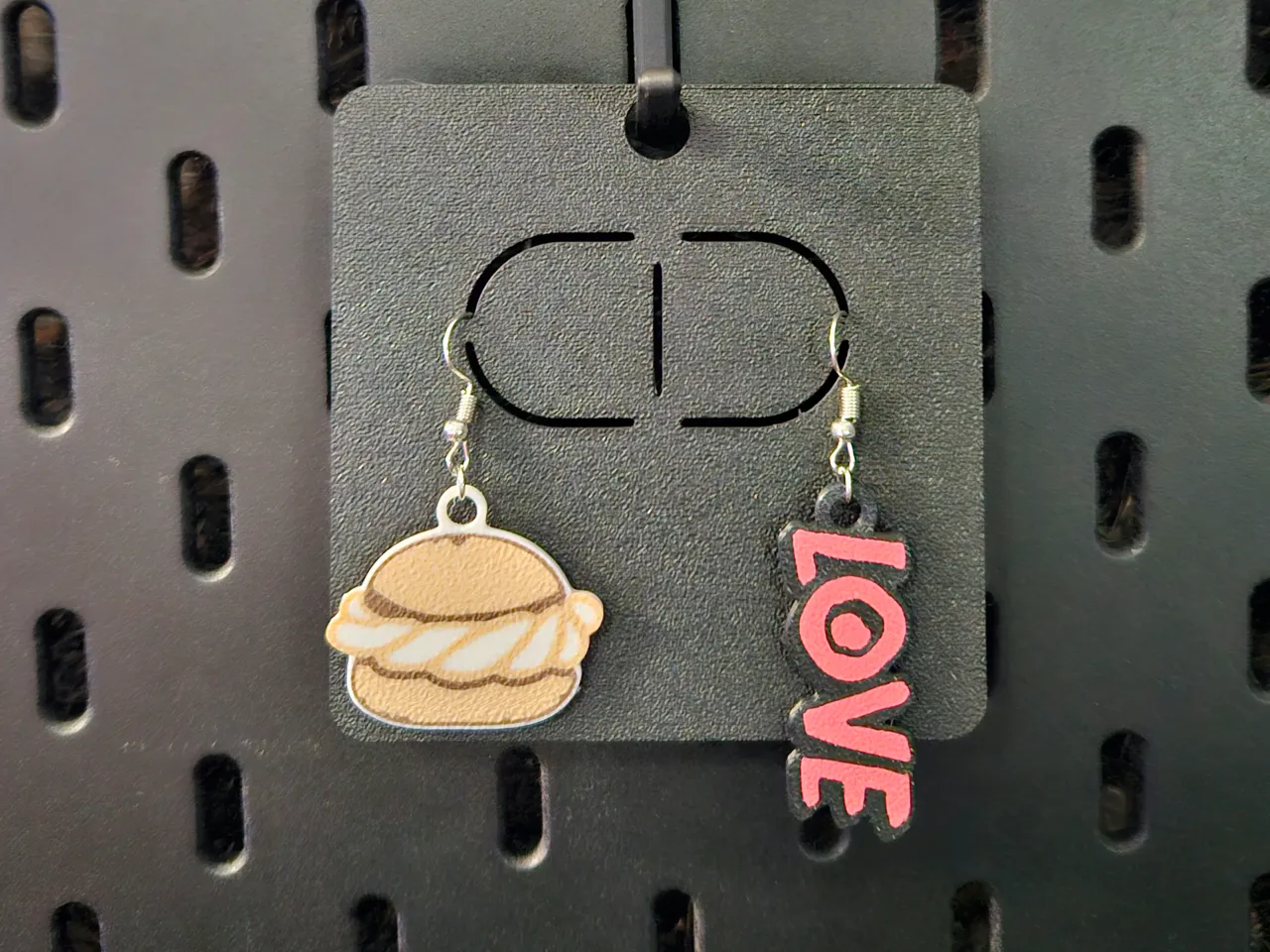 The Lover (Earrings Love)爱 view 2