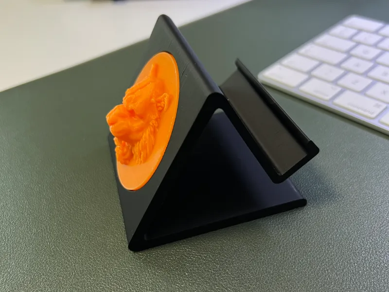Phone stand with a lion's head back