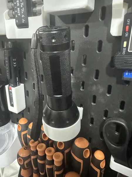 Support lampe LED angulé pour panneau Ikea Skadis