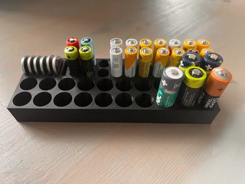 Battery holder, modular, usable for multiple types