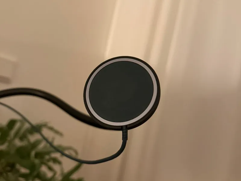 Apple MagSafe adapter for flexarm