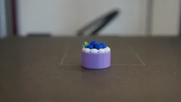 Figura decorativa: Dollhouse miniature model: Blueberry cake #27 — vista de referencia 3