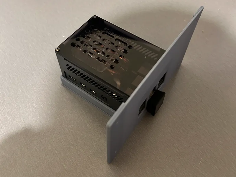Microlab – Pi 4B + SSD in GeeekPi Aluminum Case
