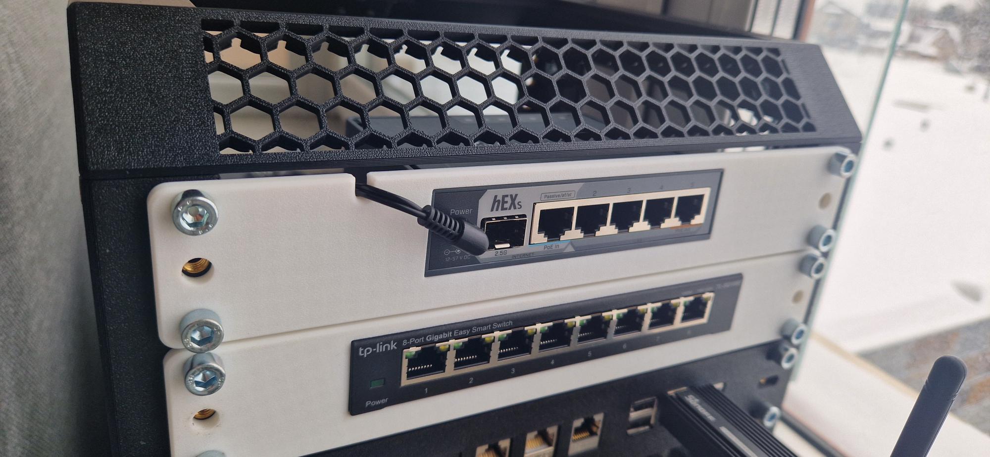 Mikrotik Hex S E60iUGS 1 in rack mount fit LabRax – Kostenloses 3D ...