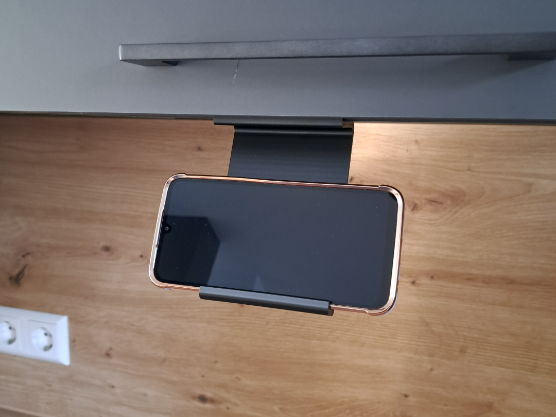 Handyhalter für Küchenschrank